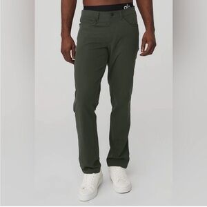 Men’s Alo Yoga Day and Night Pants Size 33L